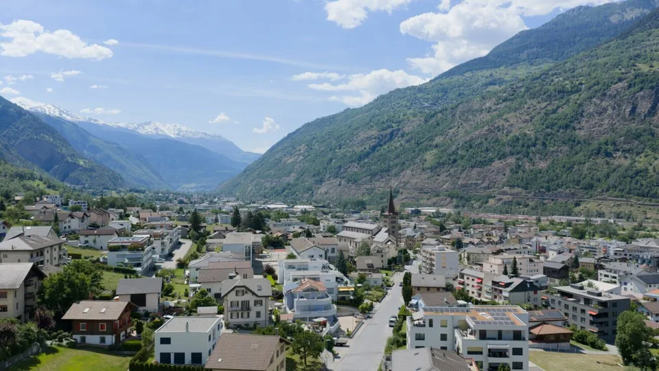 Charmant appartement de 4,5 pièces en mansarde avec galerie et vue sur les montagnes – photo 14 sur 14