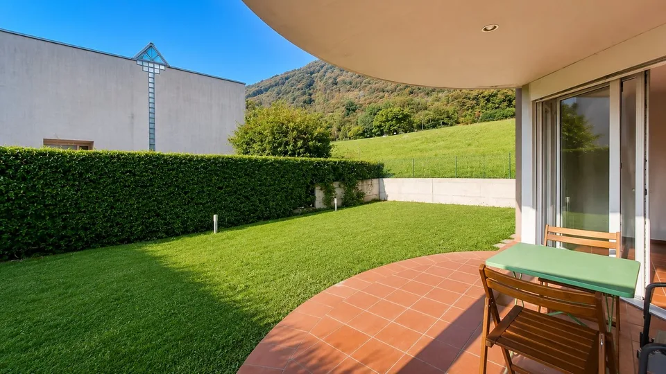 Soleggiata,   Confortevole Villetta indipendente  con portico, terrazza, giardino
