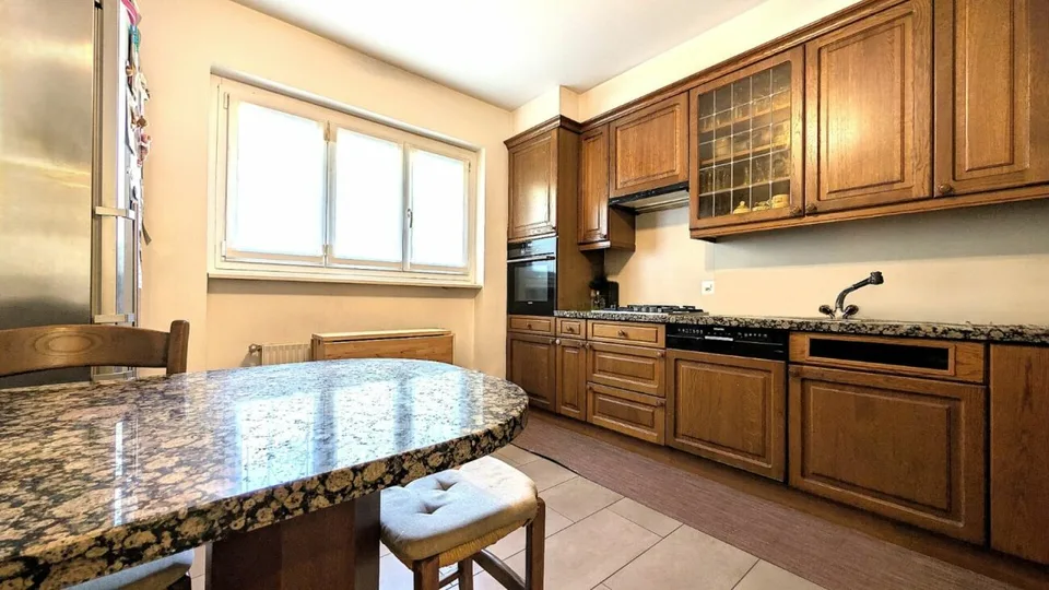 Villa bifamiliare con giardino di 800 m²