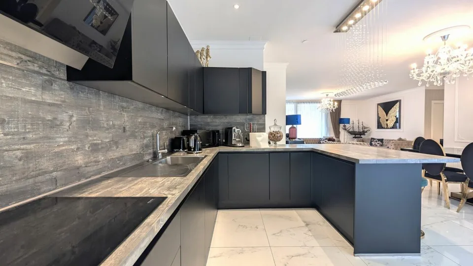 Prestigioso Attico mit geräumigen Räumen und drei Panoramabalkonen – Foto 7 von 19