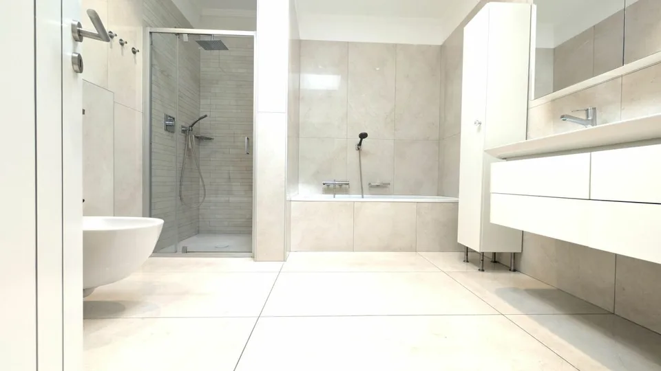 Prestigioso Attico mit geräumigen Räumen und drei Panoramabalkonen – Foto 15 von 19