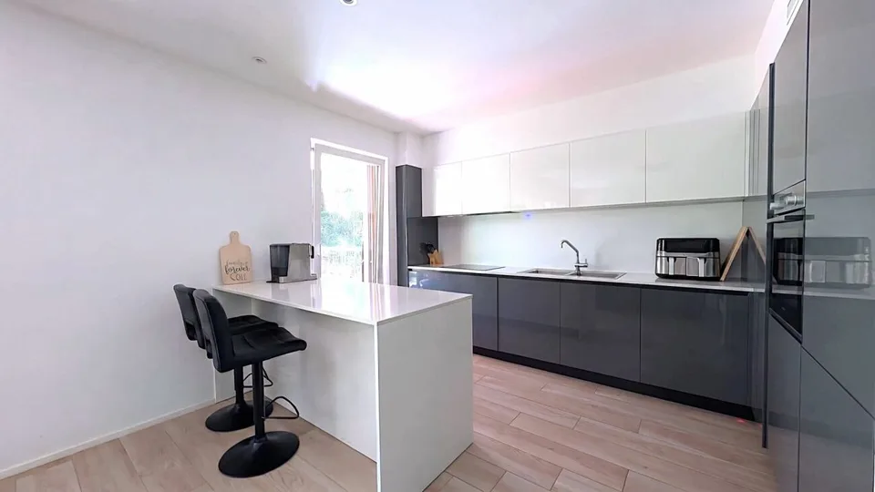 Helles Apartment mit Garten und großer Terrasse – Foto 7 von 12