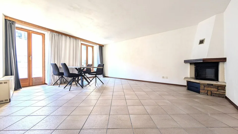 Atmosfera unica con camino e layout personalizzabile