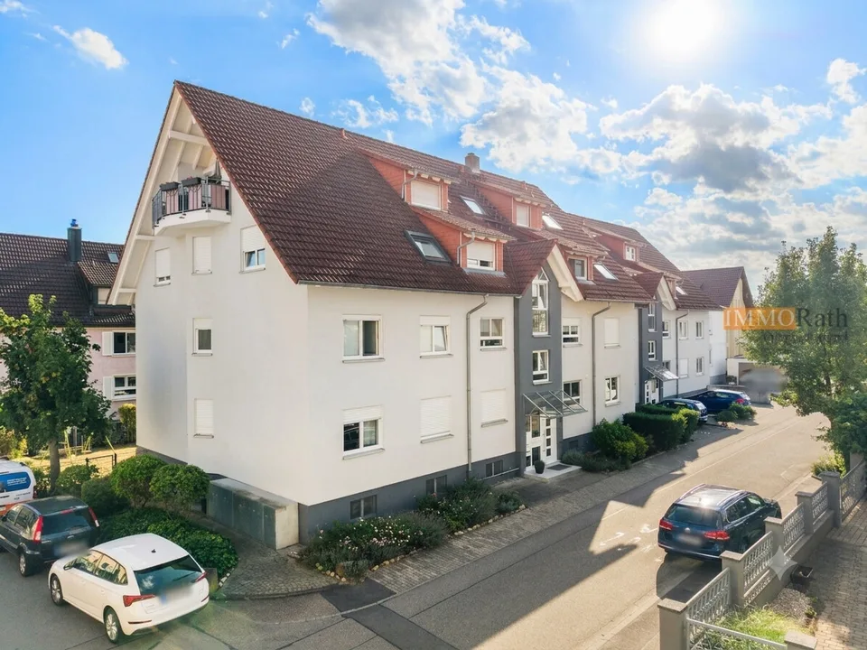 IMMORath.de - Helle 3-Zimmerwohnung mit zwei Stellplätzen