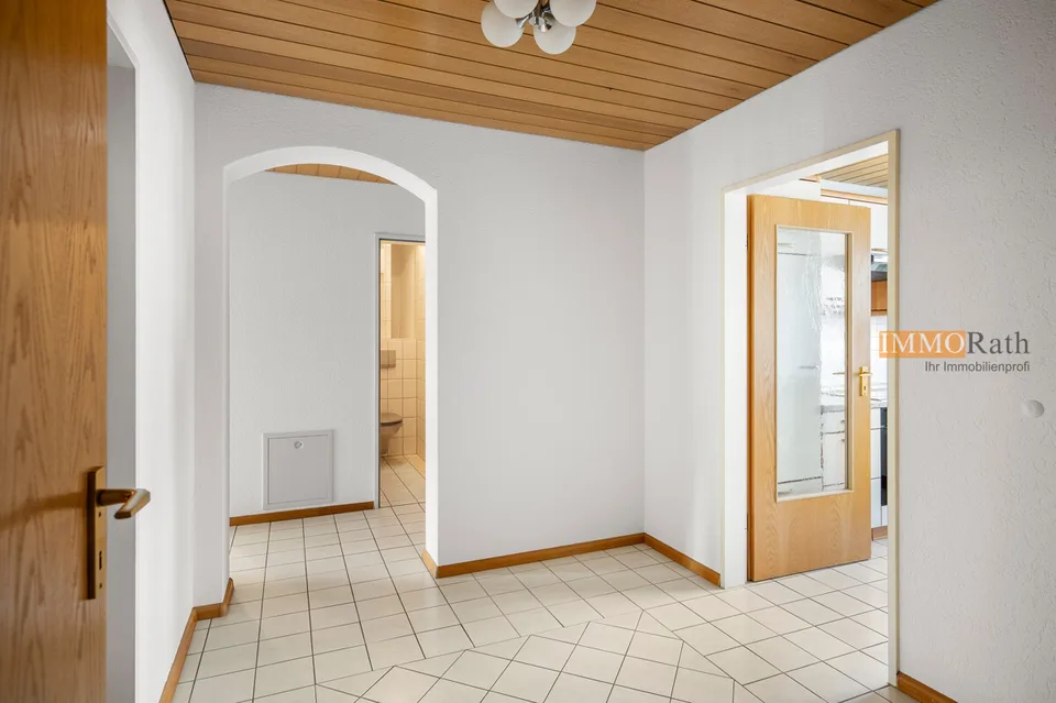 IMMORath.de - Helle 3-Zimmerwohnung mit zwei Stellplätzen