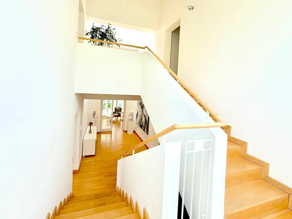 Villa d'architecte exclusive dans un emplacement panoramique sur Leuselhardt avec un terrain de rêve, garage et pompe à chaleur