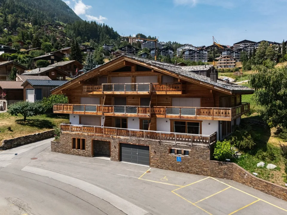 Appartamento elegante di 3,5 locali con balcone nel cuore di Nendaz – foto 11 di 11