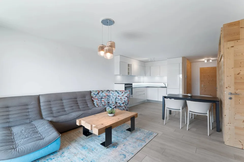 Elegant 3.5-Room Apartment with Balcony in the Heart of Nendaz