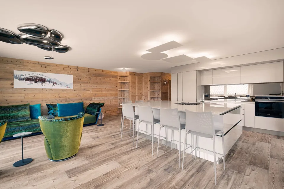 Elegantes High-End 4,5-Zimmer-Apartment mit Terrasse, privatem Garten und panoramischer Alpenaussicht