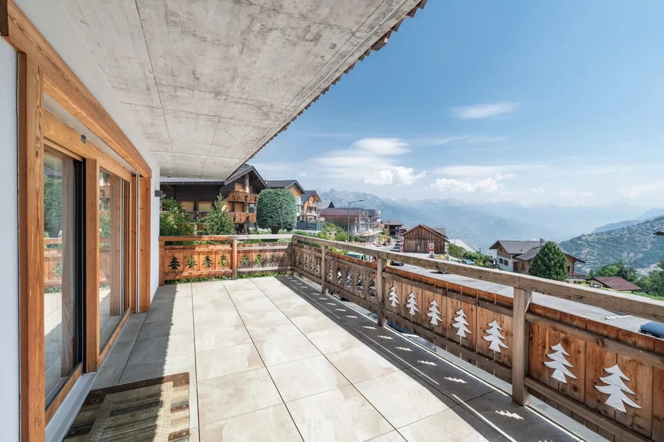 Appartamento elegante di lusso 4,5 locali con terrazza, giardino privato e vista panoramica sulle Alpi – foto 11 di 13