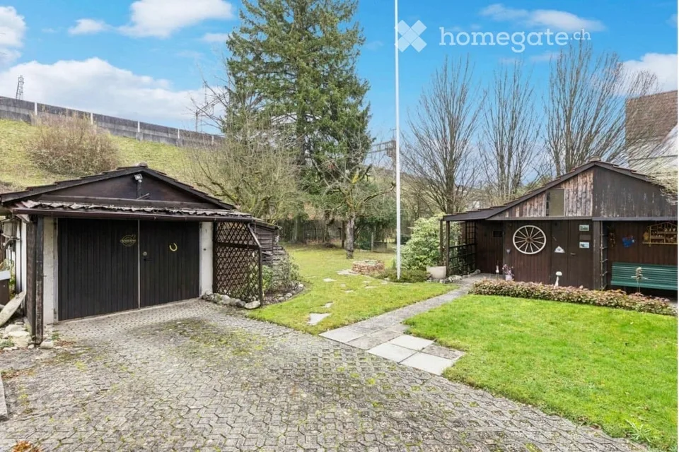 Charmantes 4.5-Zimmer-Doppelhaus mit grossem Garten an ruhiger Lage in Brugg
