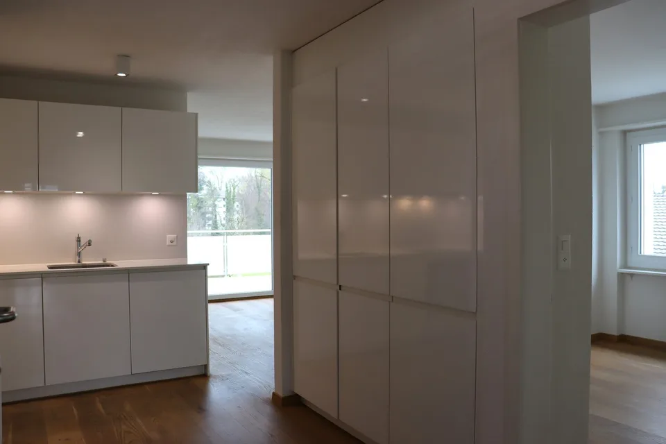 Bright 4.5-room apartment with spacious bathroom and modern amenities