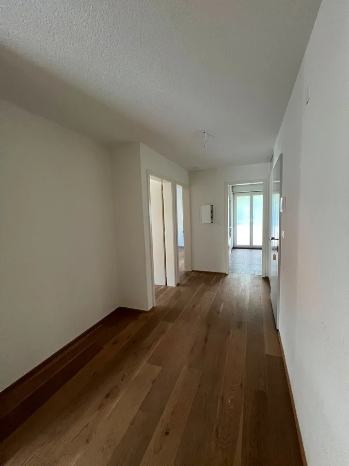 Bright 4.5-room apartment with spacious bathroom and modern amenities