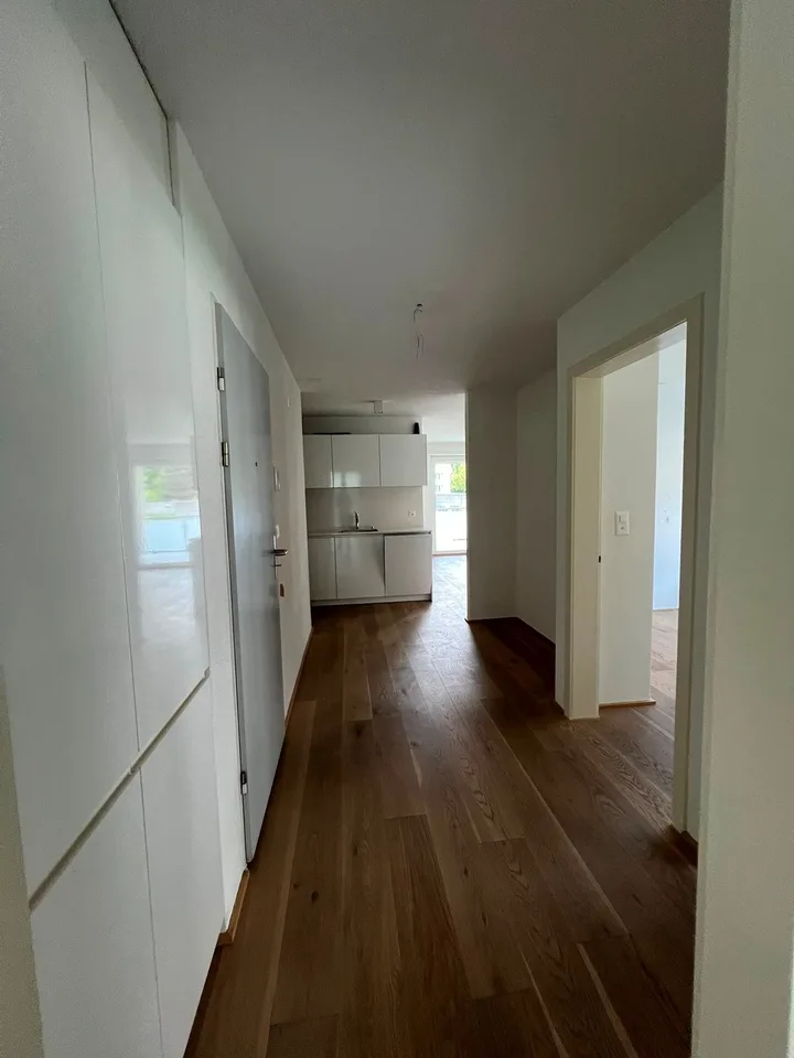 Bright 4.5-room apartment with spacious bathroom and modern amenities