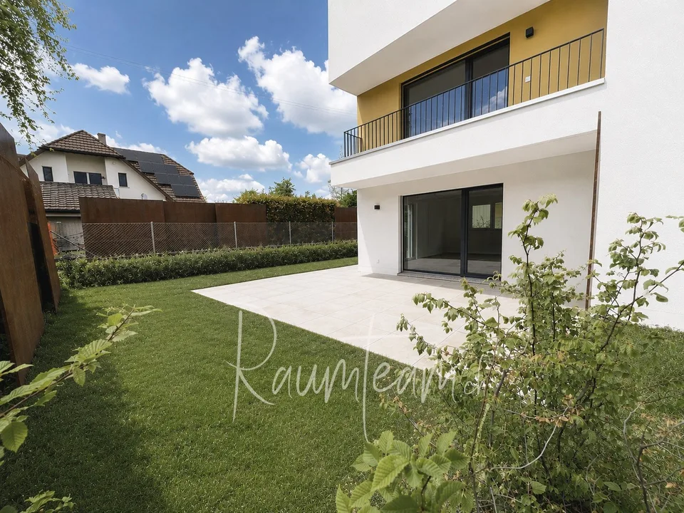Modern Wohnen mit Terrassen und Garten