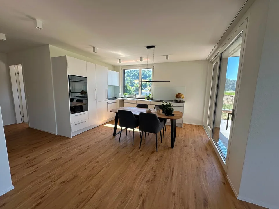 Appartamento moderno 2.5 locali a Gränichen – Nuovo edificio con vista e comfort