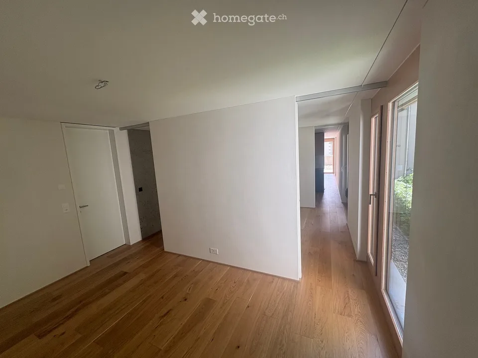 Ruhige, sonnige Wohnung mit Sitzplatz