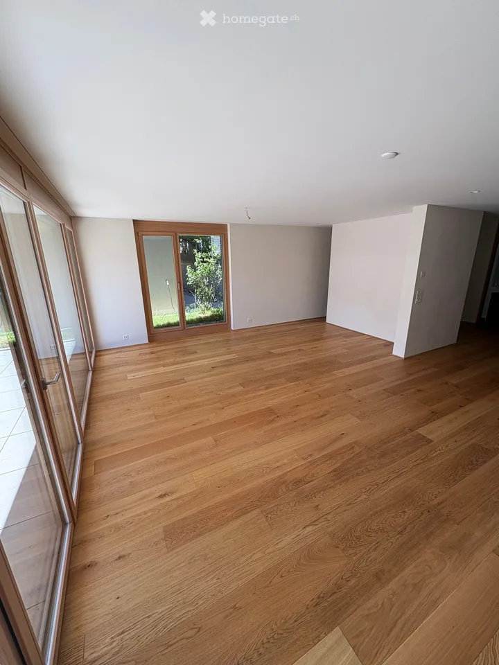 Ruhige, sonnige Wohnung mit Sitzplatz