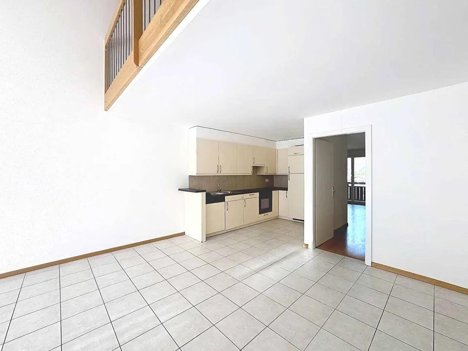 Ampio appartamento di 4.5 locali con 137.7 m2, soppalco e balconi coperti