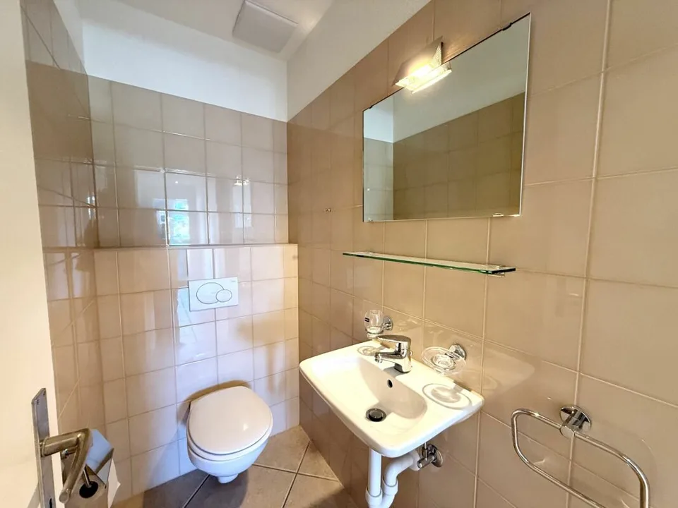 Riservato - Immediatamente disponibile - appartamento in mansarda luminoso ad Aesch BL – foto 11 di 16