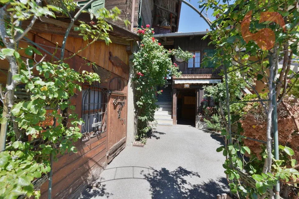 Autentica casa di villaggio con grande potenziale, garage e carnotzet