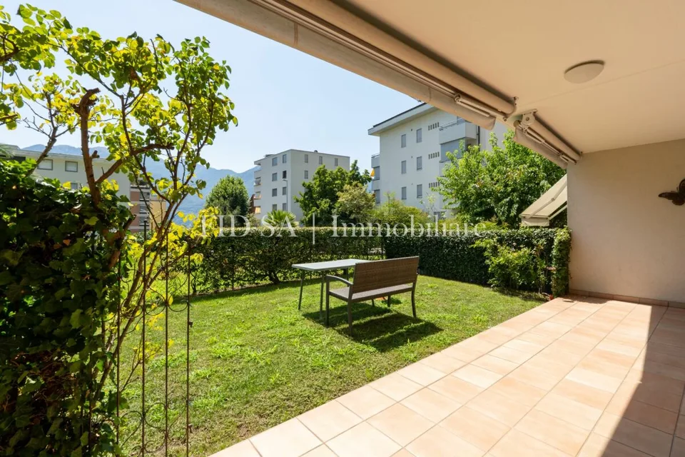 MINUSIO - Appartamento con giardino in posizione centrale
