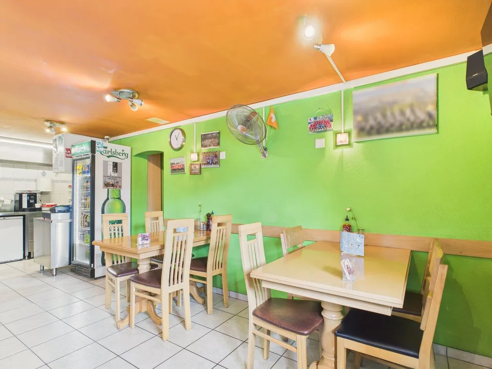 Zweifamilienhaus mit 3.5-Zimmer-Wohnung und Gewerbefläche (Kebab-Laden) im Erdgeschoss