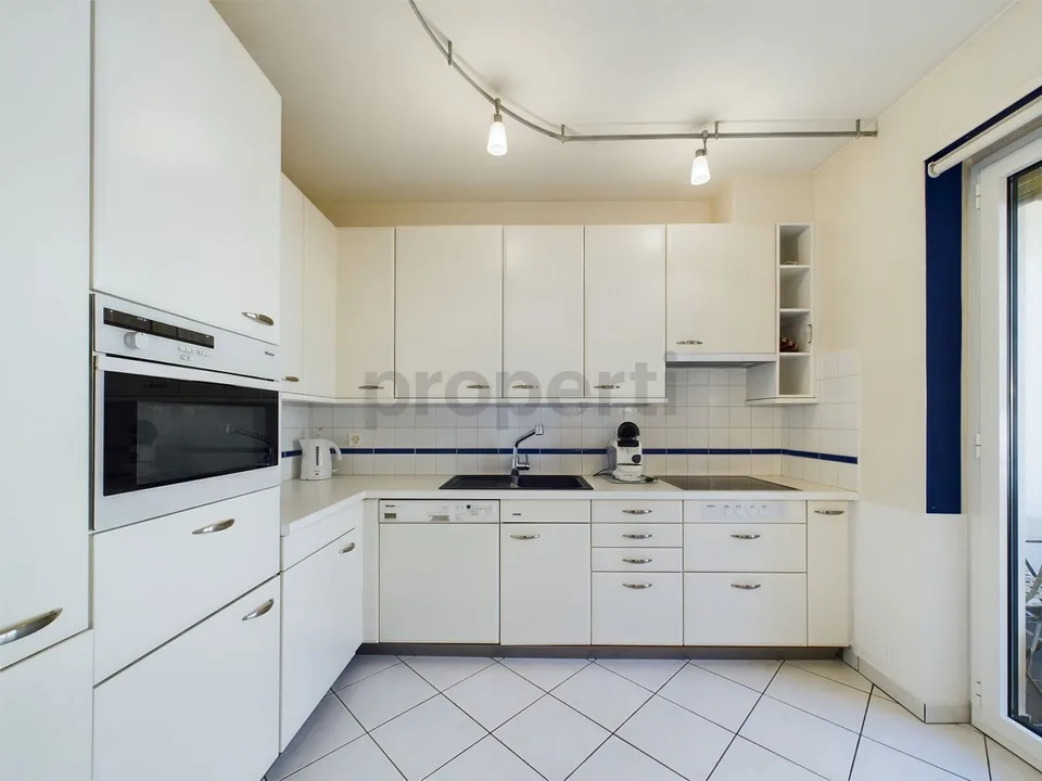 Wohnung mit 2,5 Zimmern in Locarno mit Seeblick und modernen Möbeln