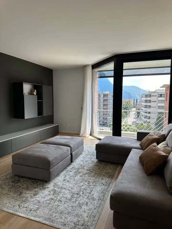 Penthouse duplex meublé avec terrasse vue sur le lac au centre de Lugano