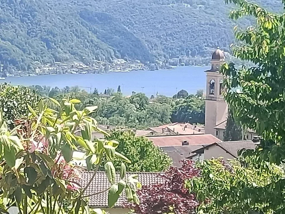 Terrain constructible avec vue sur le lac et accès privé - situation exclusive à proximité du lac de Lugano