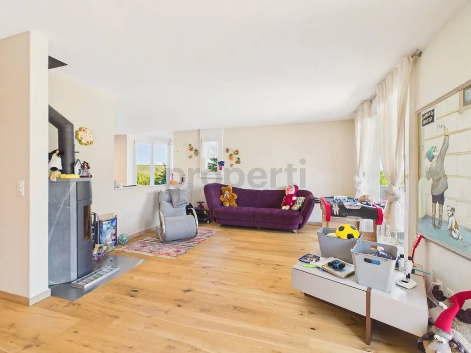 Grosszuegiges 6-Zimmer-Einfamilienhaus mit Pool, Wünnewil