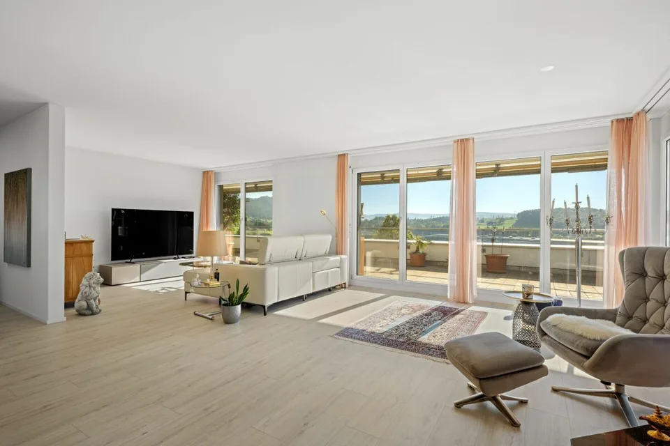 Penthouse con panorama da sogno - centrale con vista a lunga distanza ininterrotta