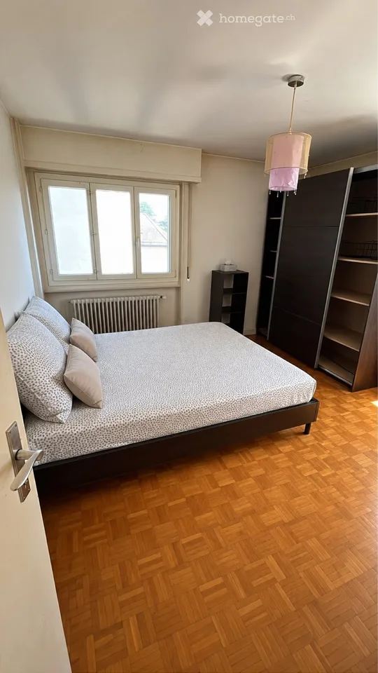 3,5 pièces meublé, disponible du 1er août au 15 décembre.