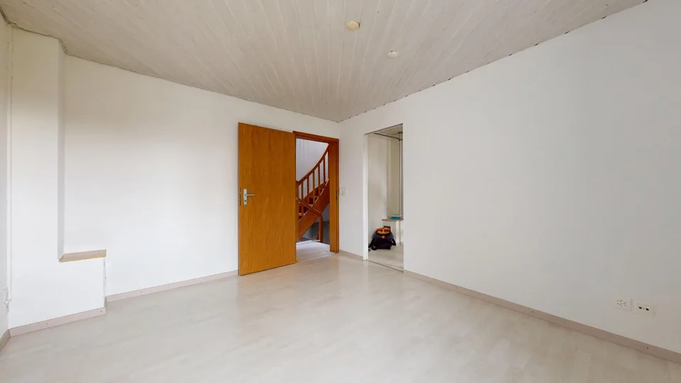 Charmanter 4.5-Zimmer-Hausteil mit Terrasse, Garten und Kachelofen in Rekingen – Foto 5 von 20