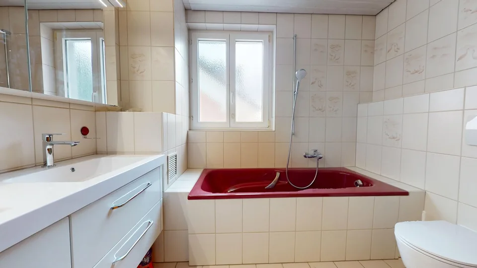 Charmanter 4.5-Zimmer-Hausteil mit Terrasse, Garten und Kachelofen in Rekingen – Foto 7 von 20