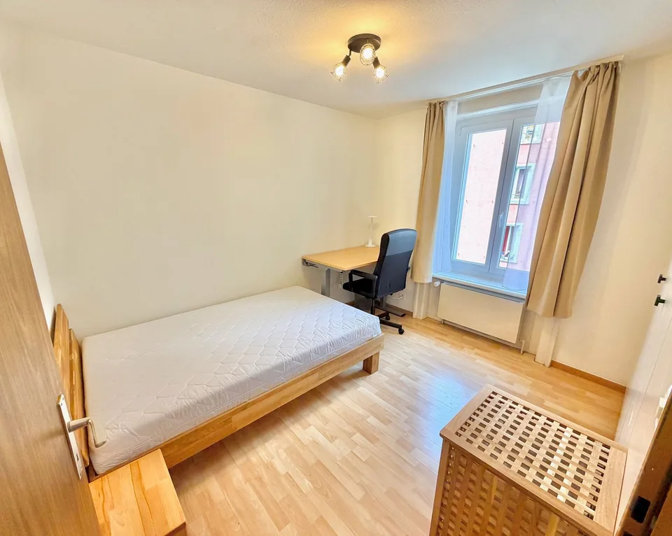 Zentrales Zimmer mitten im Kreis 4 :)