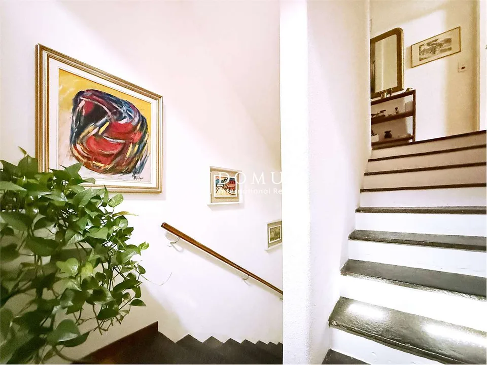 Unabhängiges Haus mit 5 Wohnungen, Garten und Garage