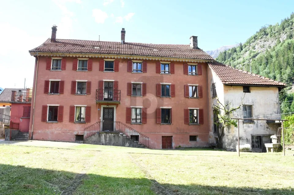 Maison spacieuse avec grand jardin à rénover
