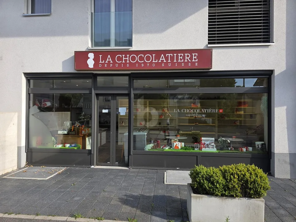 IDÉALEMENT SITUÉ, PRÊT À LEXPLOITATION