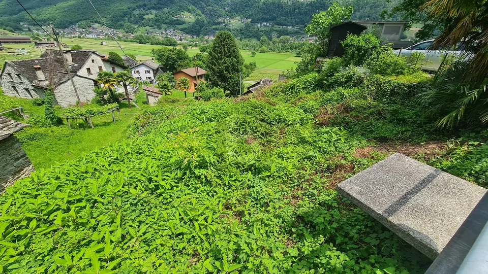 EDIFICABILE IN POSIZIONE SOLEGGIATA E CON VISTA APERTA