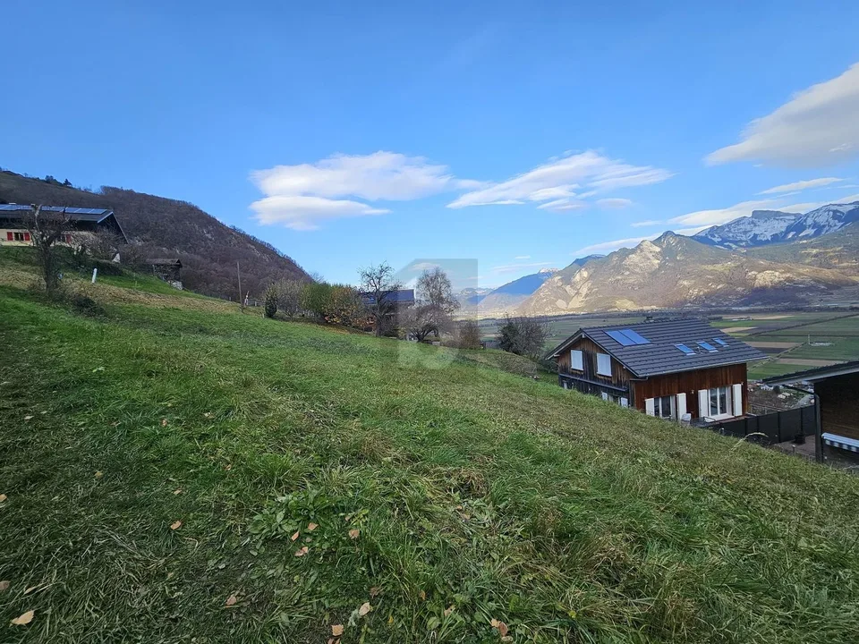 SEHR SONNIG MIT BERGBLICK
