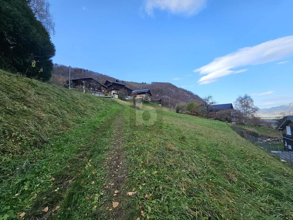 SEHR SONNIG MIT BERGBLICK