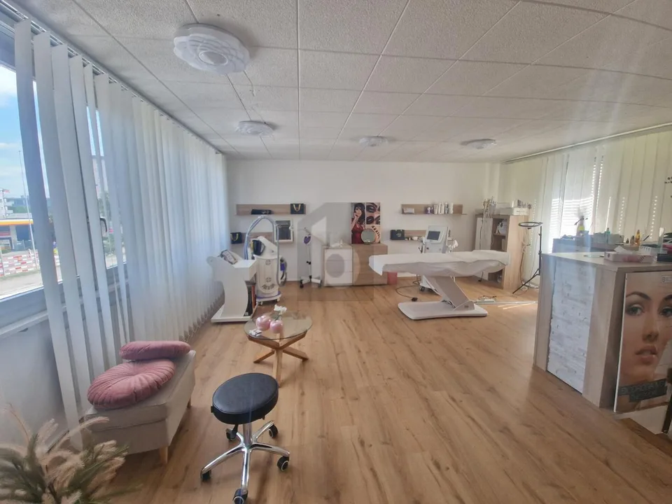 LOCALE ESCLUSIVO IN POSIZIONE IDEALE