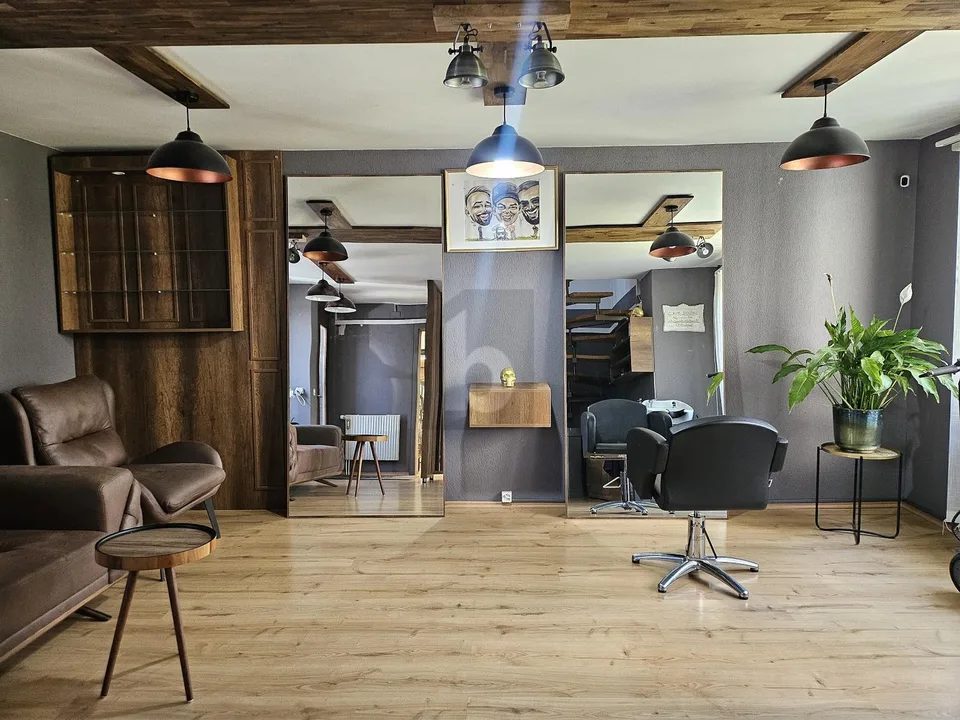 LOCALE ESCLUSIVO IN POSIZIONE IDEALE