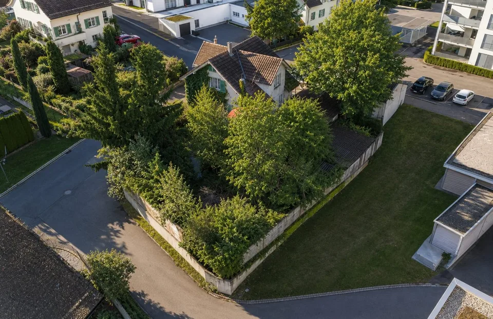 Attraktives Entwicklungsgrundstück mit bestehendem Einfamilienhaus in Menziken AG