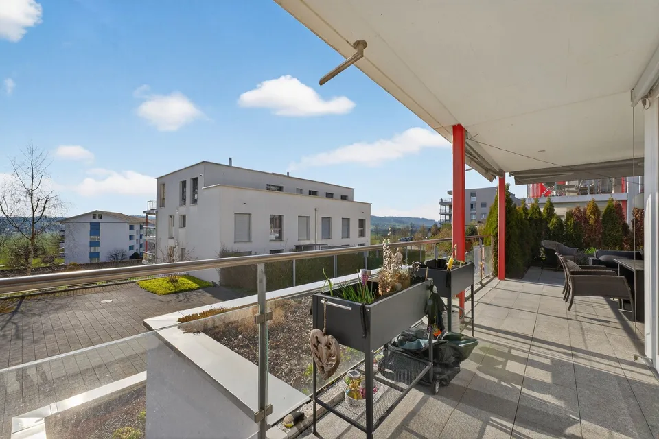 Appartement de jardin 2.5 pièces avec balcon et spacieuse zone de séjour dans le jardin