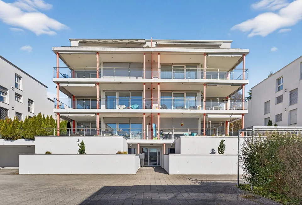 Appartement de jardin 2.5 pièces avec balcon et spacieuse zone de séjour dans le jardin