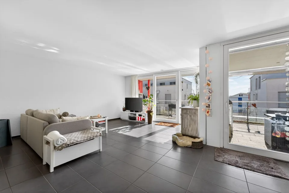 Appartement de jardin 2.5 pièces avec balcon et spacieuse zone de séjour dans le jardin