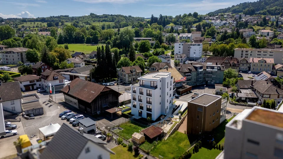Appartamento in proprietà di 3,5 locali con balcone soleggiato a Menziken