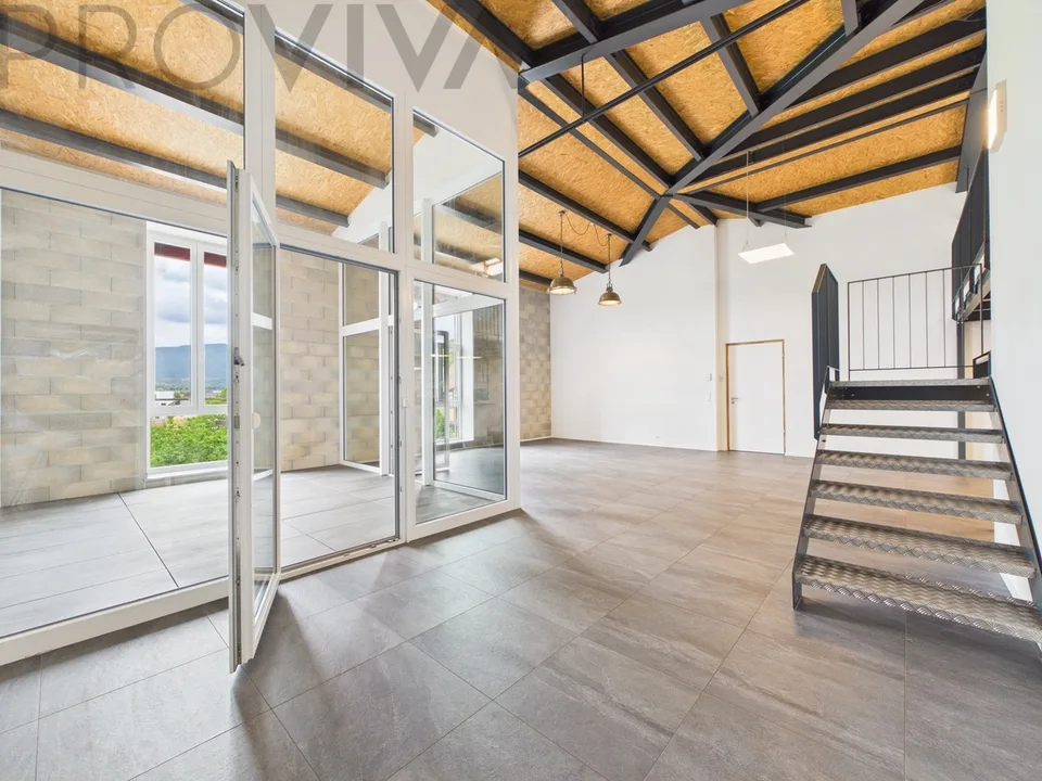 Appartamento Loft Moderno con Galleria a Gampelen